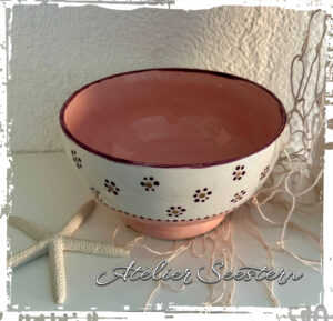 es sind diverse Schalen im Sortiment - wähle deine Lieblingsform